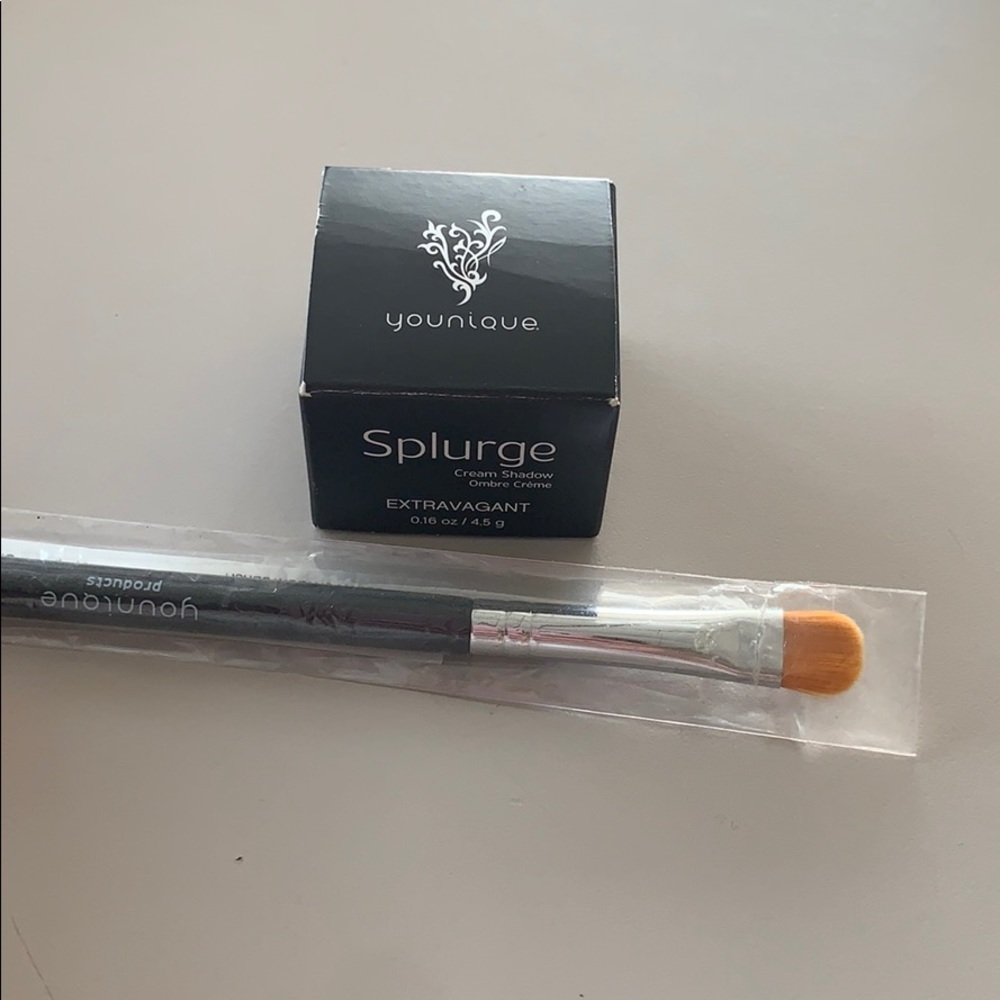 Younique Splurge Cream Shadow and Brush!